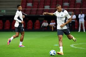 足球场上任 足球场上任